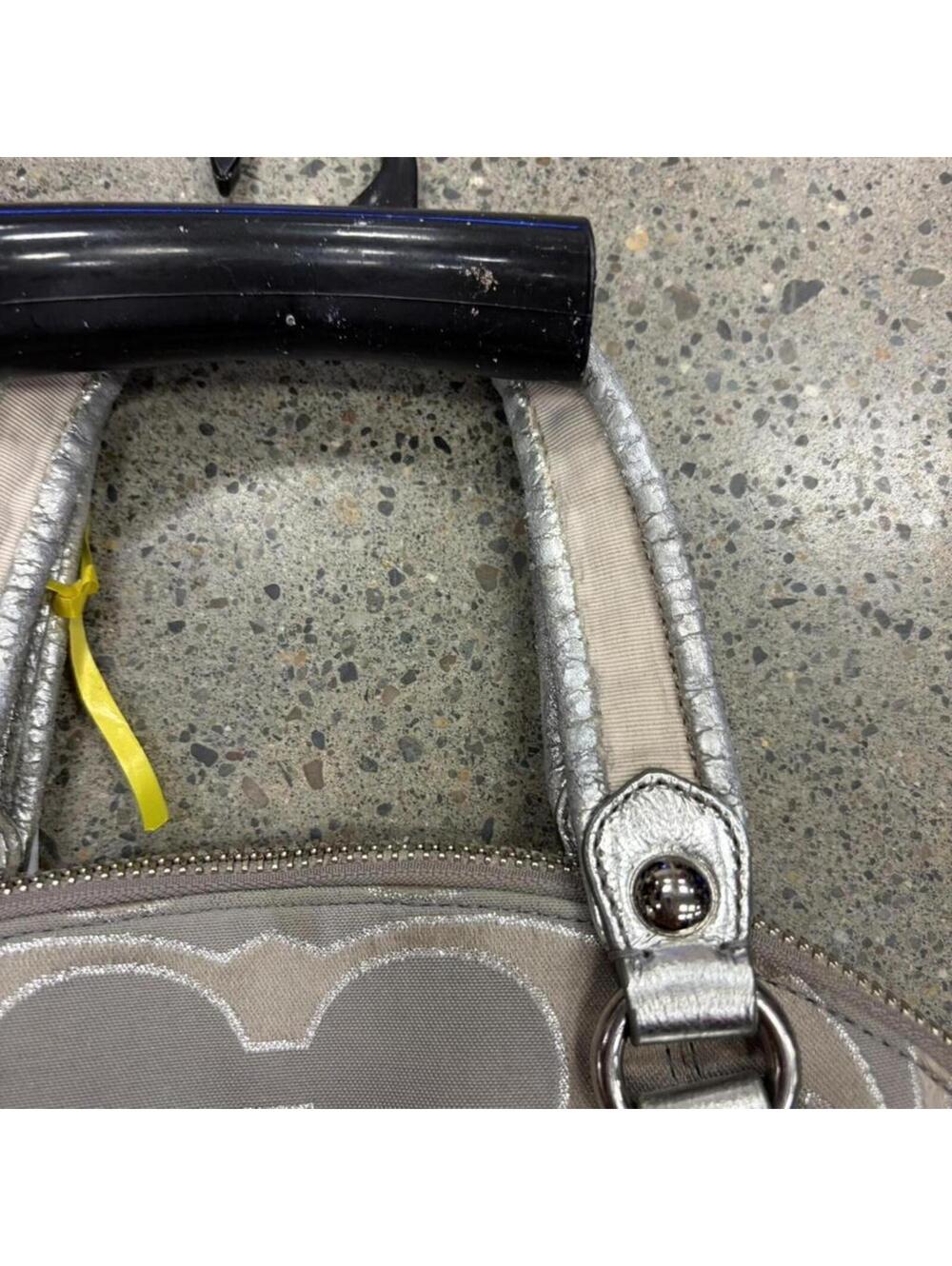 Coach Signature Sail and Greg chrome silver - Picture 2 of 3